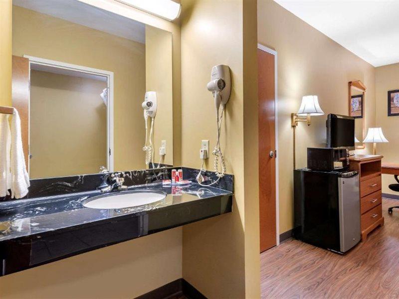 Econo Lodge Louisville Airport Экстерьер фото
