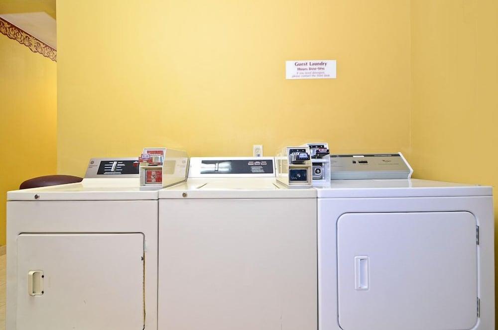 Econo Lodge Louisville Airport Экстерьер фото