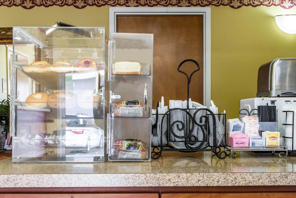 Econo Lodge Louisville Airport Экстерьер фото