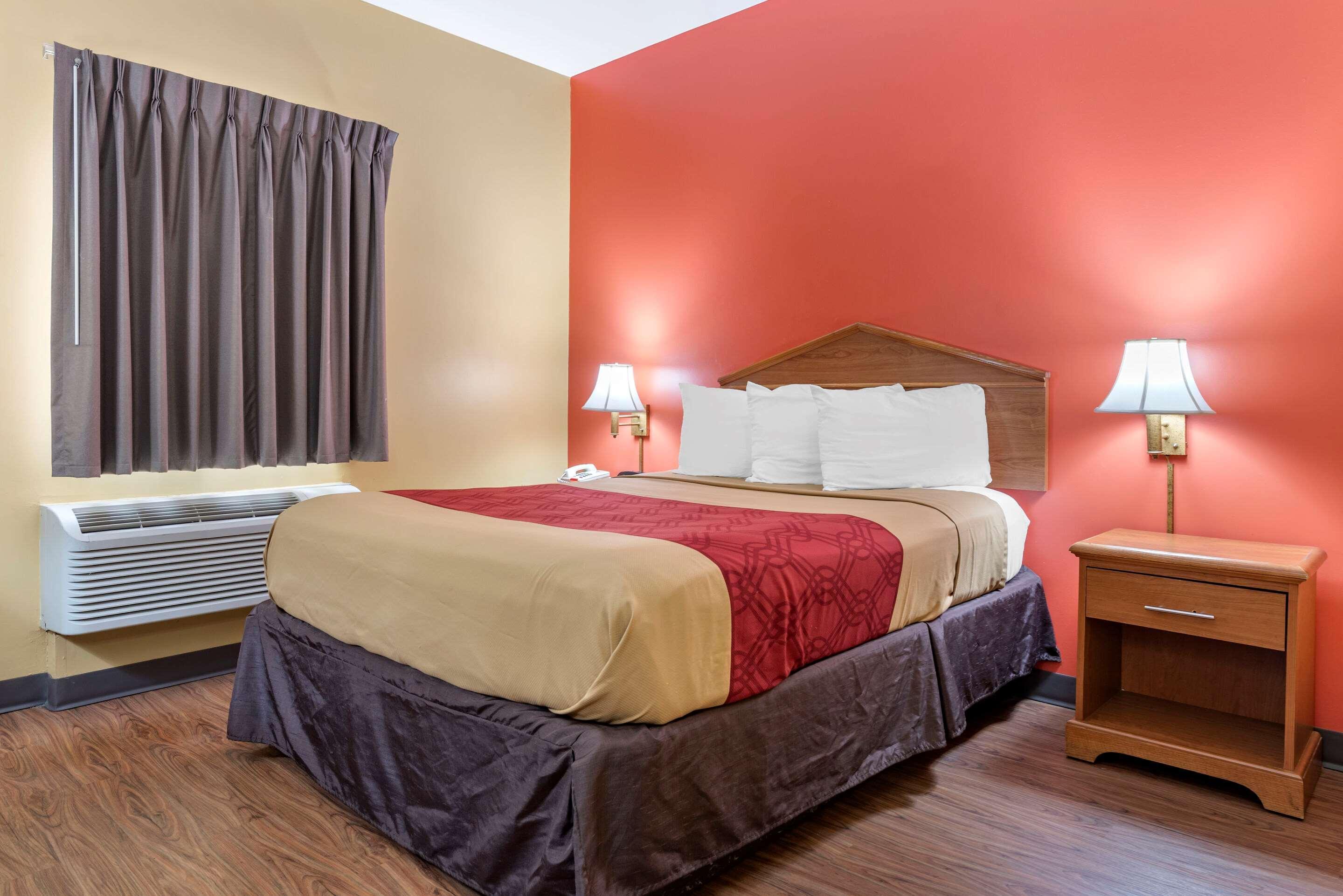 Econo Lodge Louisville Airport Экстерьер фото