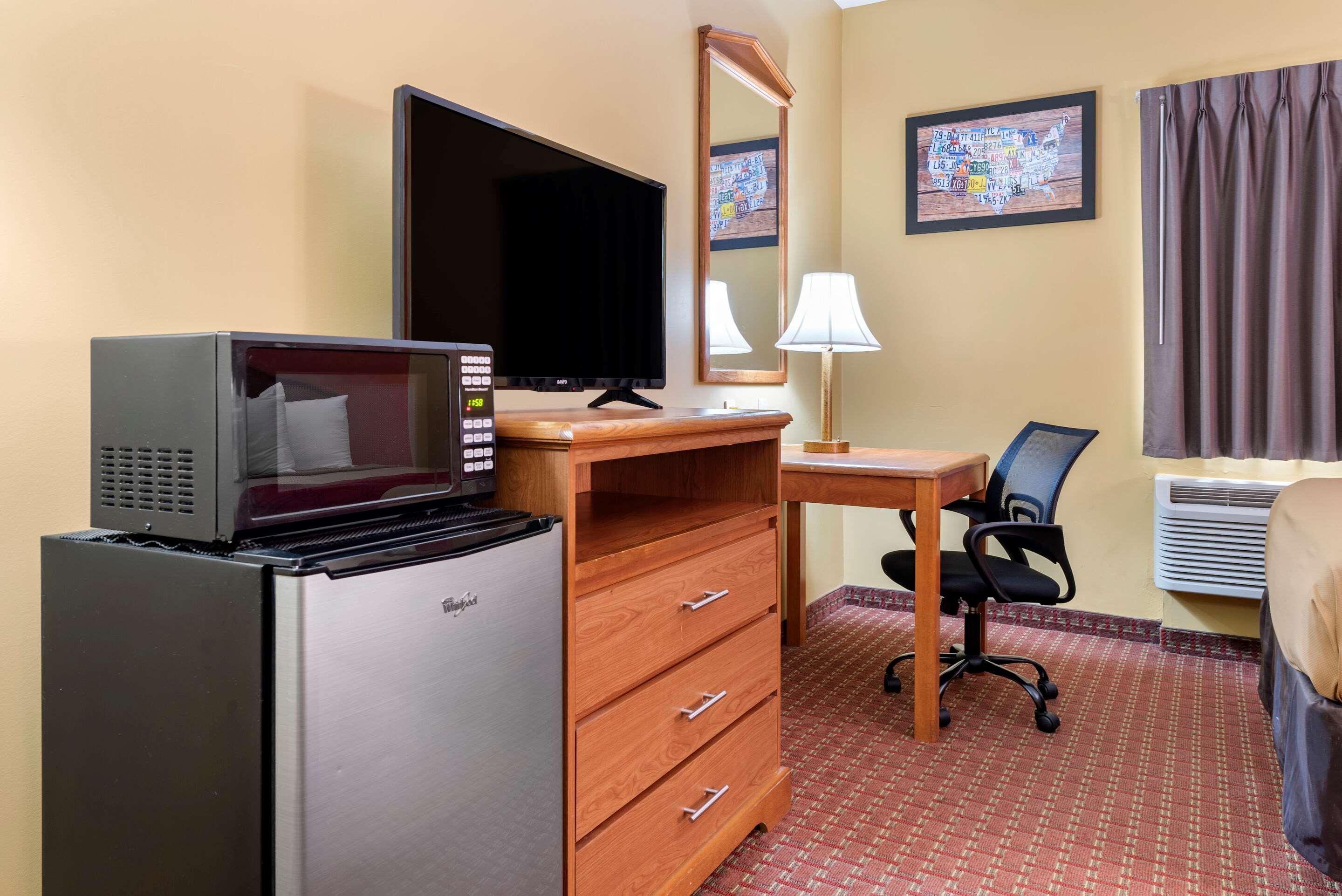 Econo Lodge Louisville Airport Экстерьер фото