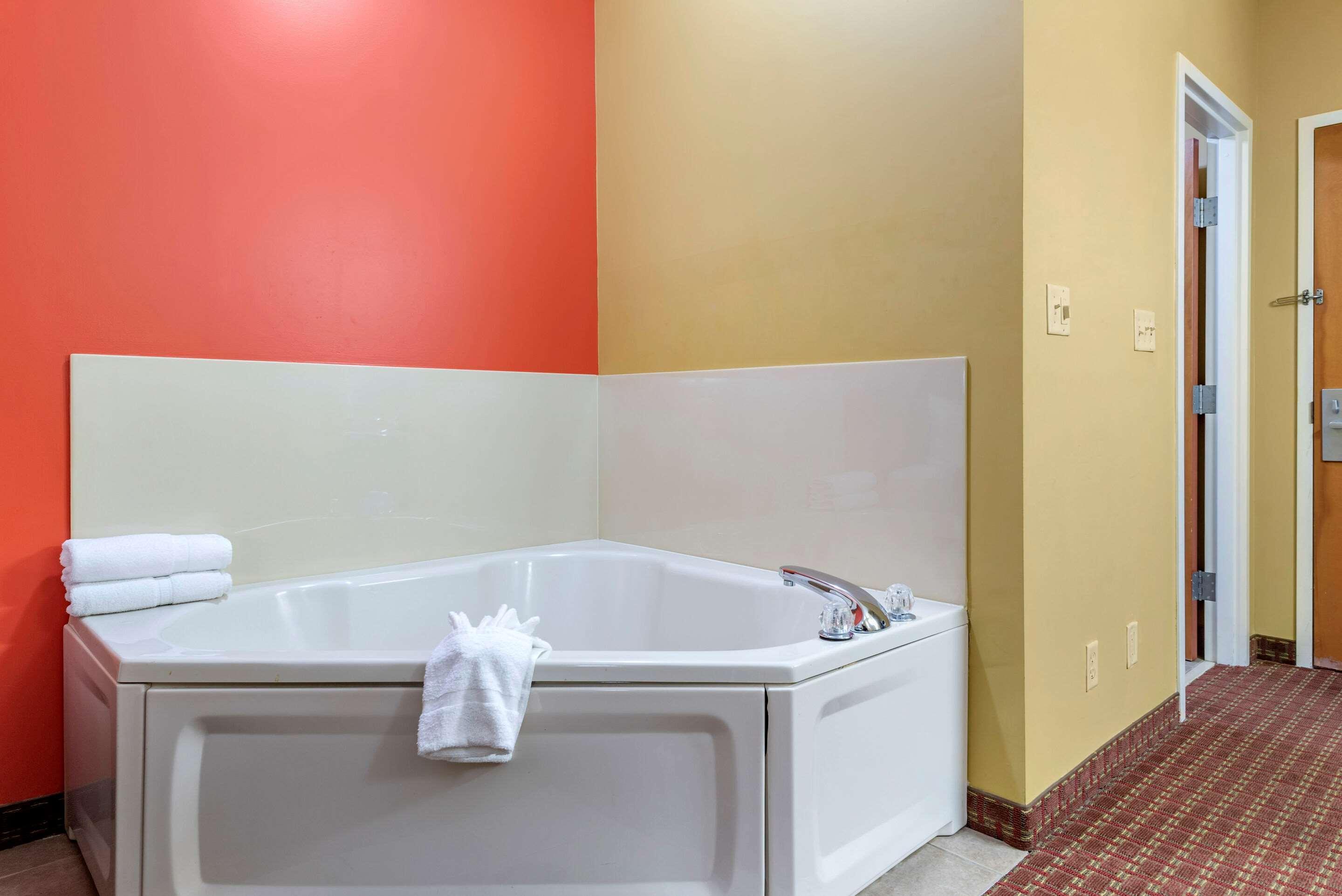 Econo Lodge Louisville Airport Экстерьер фото