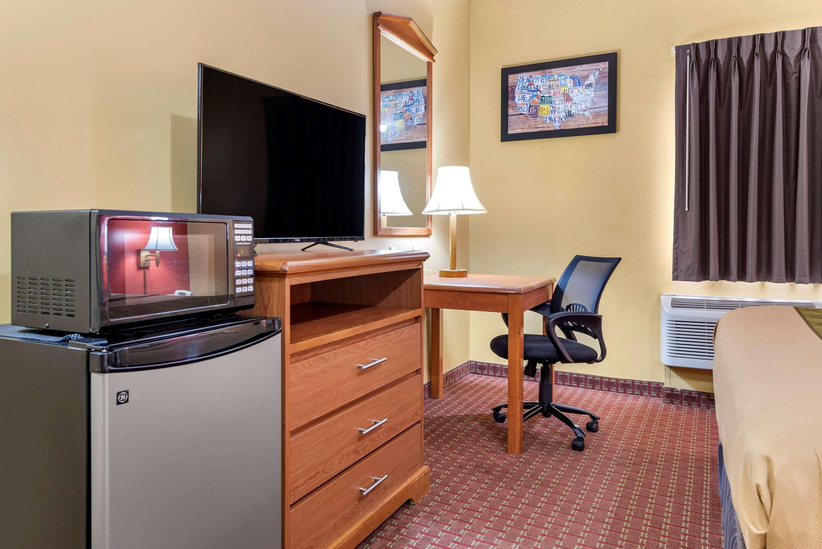 Econo Lodge Louisville Airport Экстерьер фото