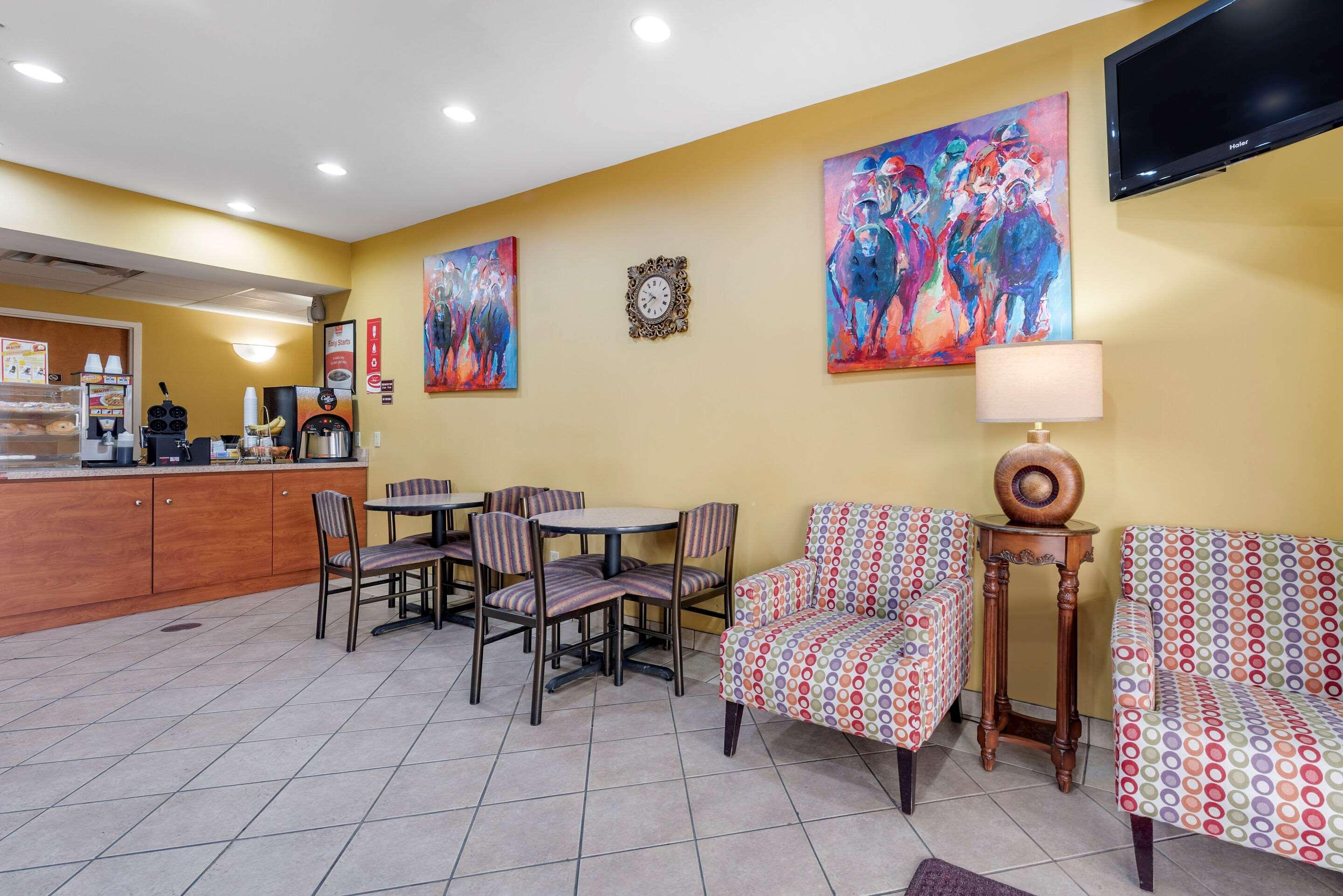 Econo Lodge Louisville Airport Экстерьер фото