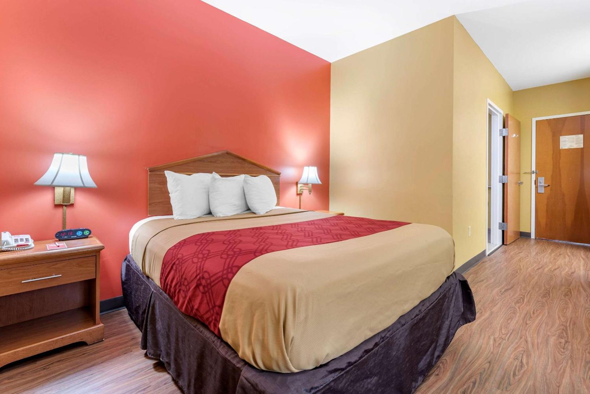 Econo Lodge Louisville Airport Экстерьер фото